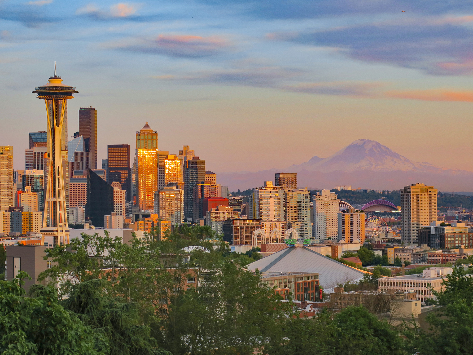 skyline-de-Seattle-avec-le-Mont-Rainier