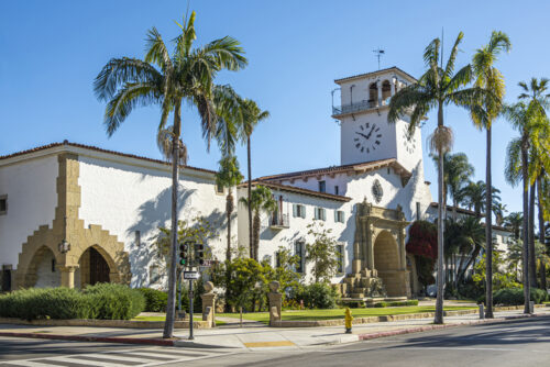 Bâtiment de style Spanish revival à Santa Barbara