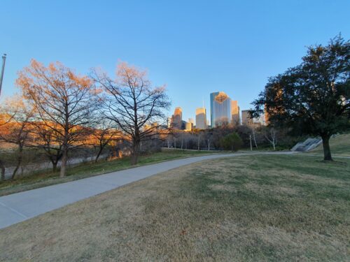 Buffalo Bayou Park avec la skyline de Houston au second plan