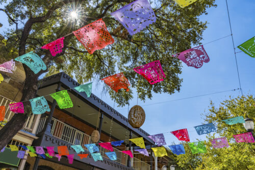 Décorations typiques mexicaines au marché de San Antonio
