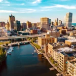 Vue générale de la rivière et du centre de Milwaukee Wisconsin