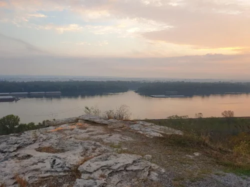 levé de soleil sur le fleuve Mississippi à Hannibal Missouri